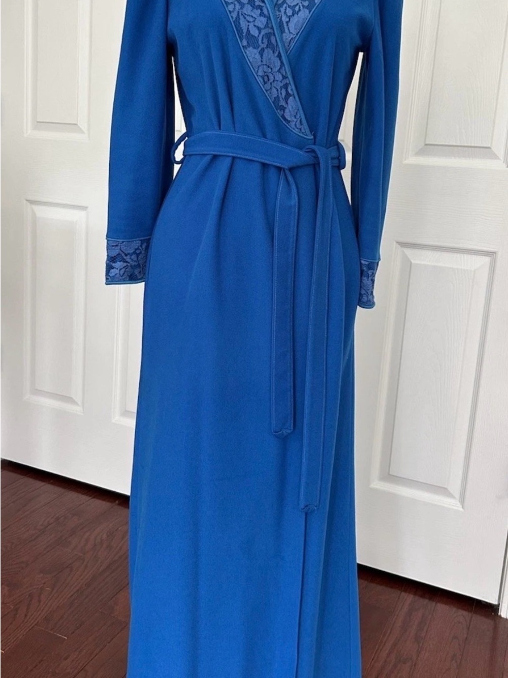 Vintage Kayser Long Robe Medium Turquoise Royal Blue Soft Warm Poly Lace Pockets